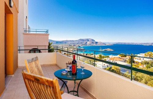 Plaka Villa | Odysseus Villa - Three Bedroom Villa, Sleeps 6