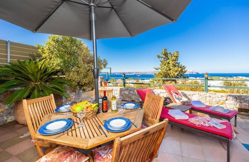 Plaka Villa | Odysseus Villa - Three Bedroom Villa, Sleeps 6