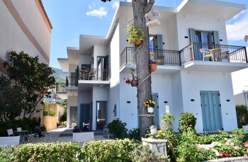 Livadi Hotel | Okeanis Hotel Tyros
