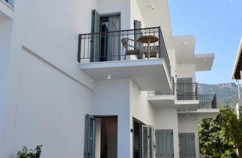 Livadi Hotel | Okeanis Hotel Tyros