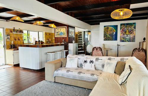 Teahupoo Villa | Okilei House