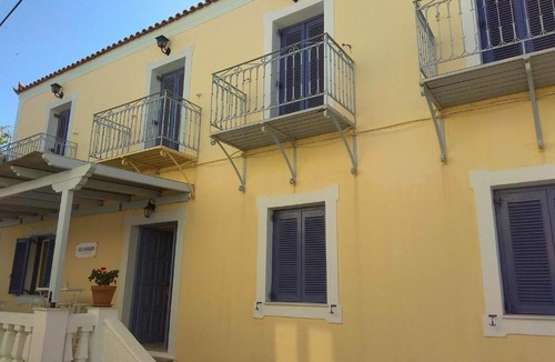 Spetses Apartment | Old Harbor Apartments