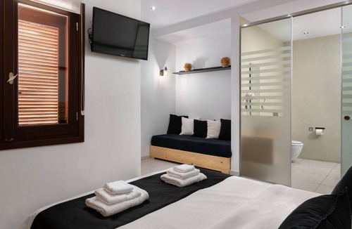 Rhodes Old Town House | Old Town Senses Hotel Triple Suite 2 with bath tub/jacuzzi