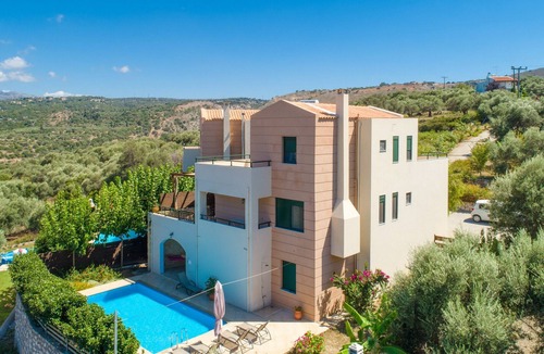 Gerani Villa | Olive villa private pool,near taverns