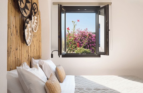 Krotiri Hotel | Omilos Beachfront House