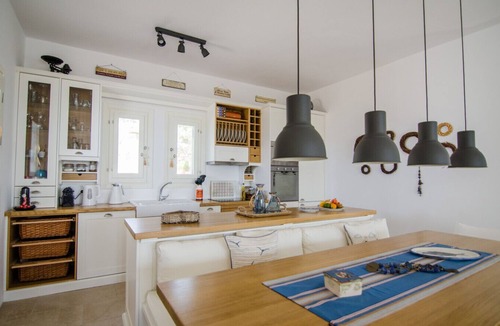Ios Town House | On The Rocks - The Main House - Serviced Villa