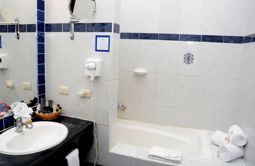 Los Maestros Apartment | ONE BEDROOM SUITE