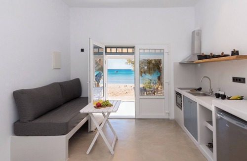 Milos House | Opal Wave Milos: A seafront escape house