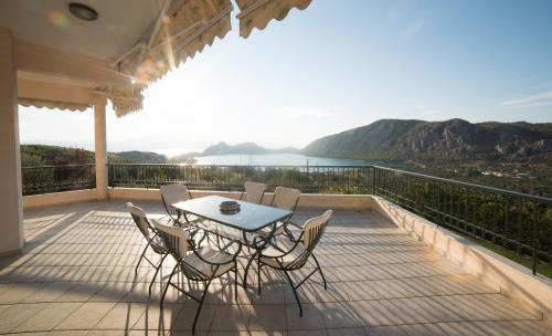 Limni Vouliagmenis Apartment | Our Dreamhouses in Loutraki Heraion Sea Lake