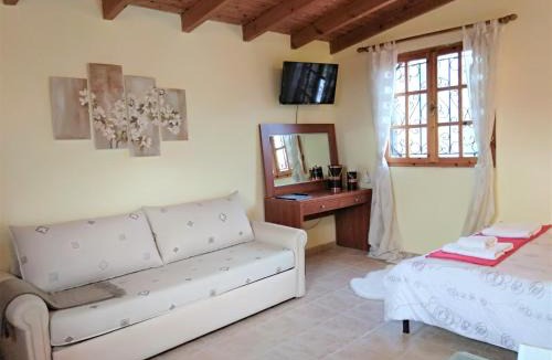 Saronikos House | Outstanding Panoramic View, 10΄ beach, 20΄ airport