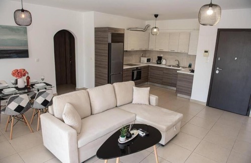 Keratsini-Drapetsona Apartment | Overlooking park flat close to the Piraeus Port-(DRAP-A7)