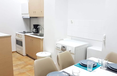 Mousio Apartment | Palette Apartment (Terracotta) - Athens Center, 3 BD, 2 BATH