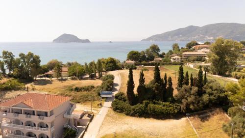 Agios Sostis Apartment | Palm Studios, 350m from Agios Sostis Beach, by ZanteWize