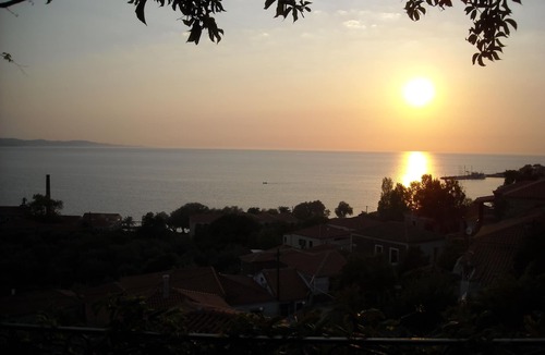 Mithimna Apartment | Palm Tree Apartment 2 Central Molivos apartment with panoramic views