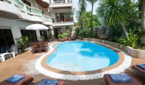 Nanai Road Hotel | Palmview Resort