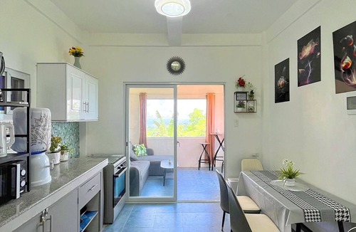 Ginatilan House | Panoramic Sunset & Sunrise Views, Spacious 2BR Getaway