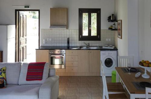 Kirianna House | Panoramic Villa in Kyriannav for 4