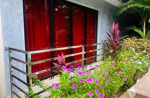 Urbanizacion Tavarez Apartment | Papi, find a chica and relax by the pool!