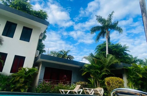 Urbanizacion Tavarez Apartment | Papi, find a chica and relax by the pool!