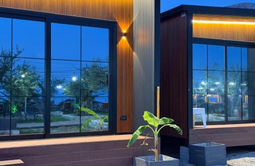 Borsh Ski Chalet | Paradise Beachfront Chalet Rooms Borsh