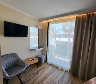 Tsilivi Apartment | Paradise Hotel & Bar