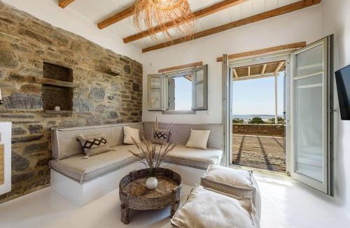 Santa Maria House | Parian Philoxenia Villa, Mikri Santa Maria beach