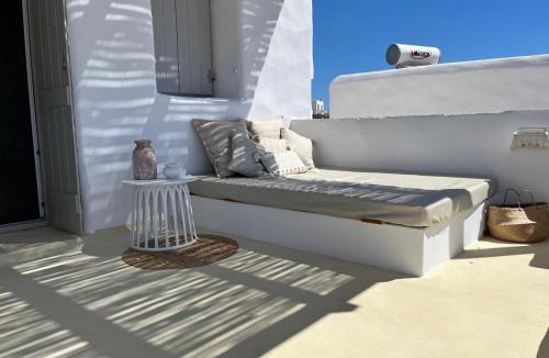 Santa Maria House | Parian Philoxenia Villa, Mikri Santa Maria beach