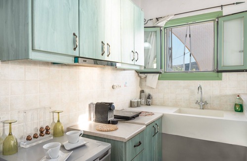 Sikinos Apartment | Paros Apartment – Pet-Friendly with Sea View and Hot Tub