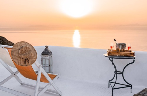 Sikinos Apartment | Paros Apartment – Pet-Friendly with Sea View and Hot Tub