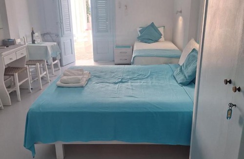Piso Livadi Apartment | Paros Carmel studio-apartment