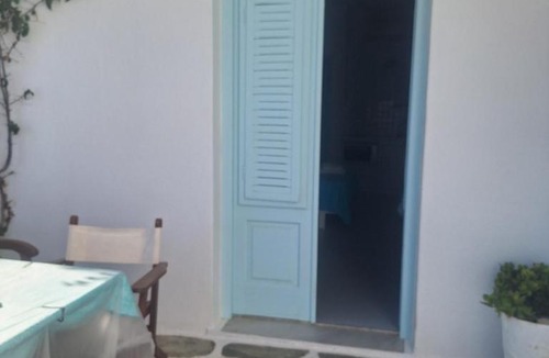 Piso Livadi Apartment | Paros Carmel studio-apartment