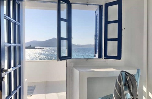 Naousa Apartment | Paros seafront studios Casa Phorkys with view of the sea + the Old Venetian Port