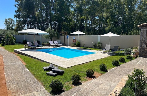 Chalikounas Villa | Pavlos & Sofia Harmony Villa – Private Pool with Sea View, Garden, Terrace & Wi-Fi