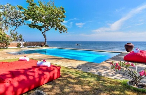 Bukti Villa | Peaceful 2 Bedroom Beachfront Villa North Bali