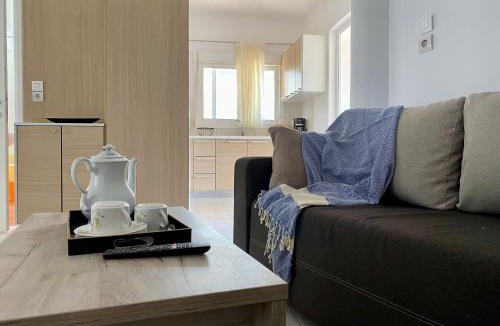 Zipari House | Peaceful Apartment in Nature, with Yard - El Greco Apartments No 3