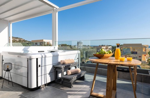 Pefkos Apartment | Pefkos Allure Luxury Suites with an outdoor Jacuzzi