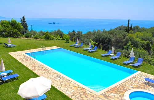 Parelia Apartment | Pelekas Beach, Studio Apartments with a pool