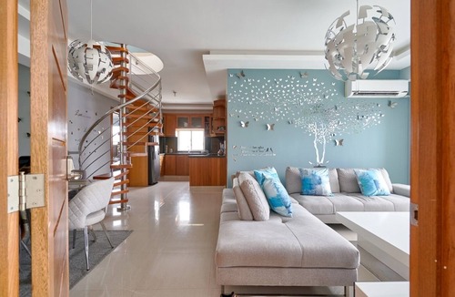 Evaristo Morales Apartment | Pent House Plas Additional Apartment 19 People, Great Location