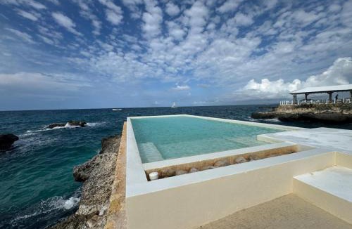 Dominicus Apartment | Penthouse In Tracadero Oceanfront Infinity Pool