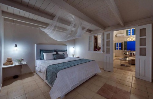 Kamari Villa | Perfect Santorini Villa 2 Bedrooms Michelangelo Beach Villa