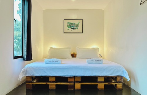 Basdiot Hostel | Pig Dive Hostel