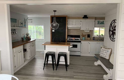 Key Largo Village House | PINEAPPLE HOUSE- Waterfront- Private Beach-Jan-Feb-Mar 2027 AVAILABLE