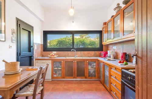Platanias Town House | Platanias Beachfront Villa Elsa-90m to main Square