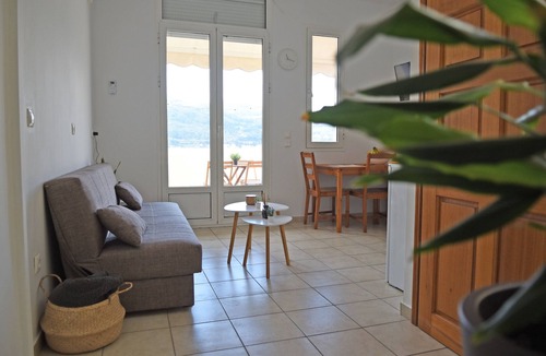 Vathi Apartment | Plateia sea view loft