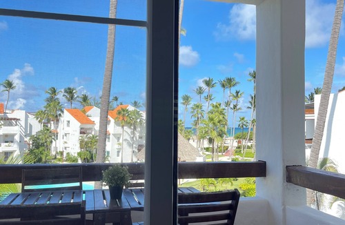 Playa Bibijagua Apartment | Pleasant 1-bedroom apartment Beach and Pool view