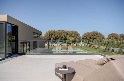 Tavronitis Villa | Pnoe Seafront Experience | Villa Etheras