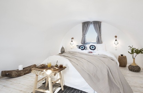 Karterados Hotel | Pnoi Luxury Suites