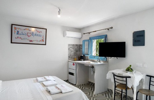 Amorgos Town Apartment | Politimi Studio N8