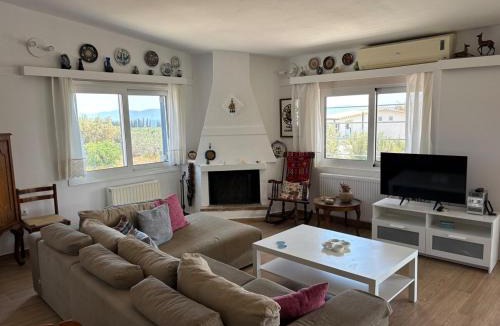 Pigadia House | Poly's hill-house close to the beach