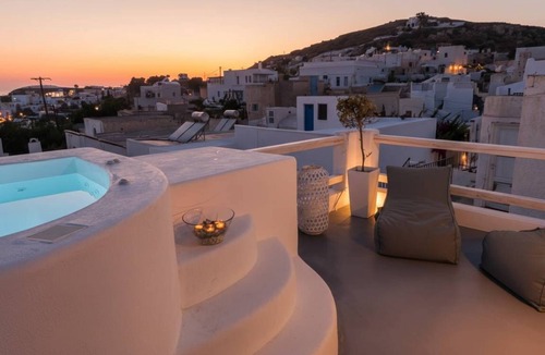 Emporio Apartment | Poseidon’s Water Escape Santorini Rooftop Jacuzzi